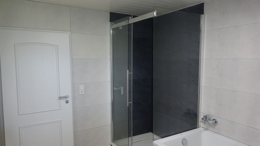 Hochwertig sanierte, sehr geräumige 2,5-Zimmer EG Wohnung mit EBK in Antweiler 2.5 zimmer