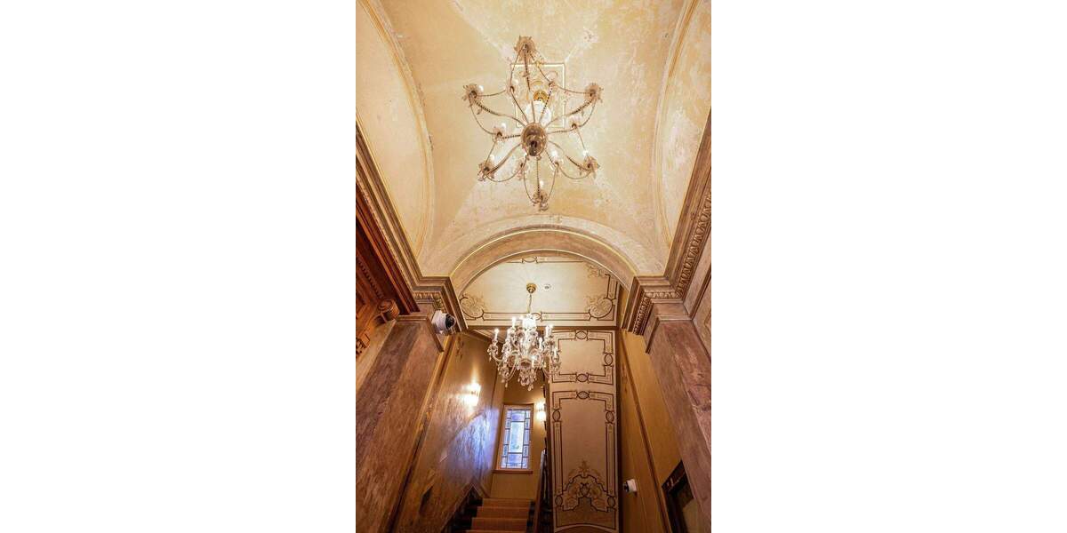 HAUS FEUERLAND: Historisches Wohn- und Geschäftshaus 5 zimmer