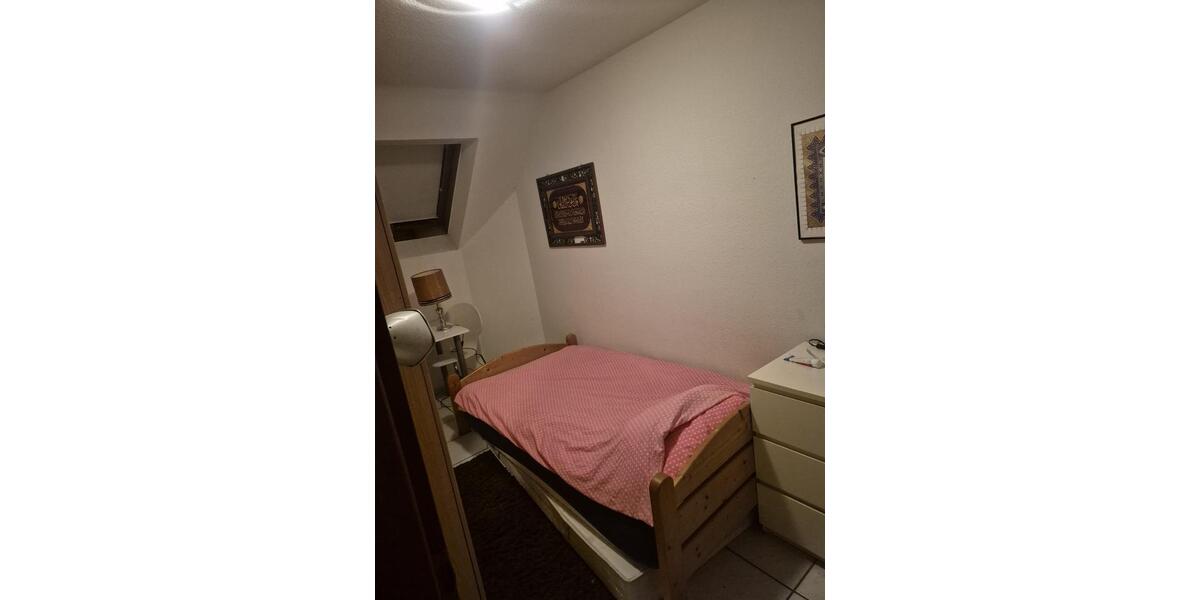 Dachgeschoßwohnung Niederkassel - 2 Zimmer, 40 m&sup2;, 550&euro; | Angebot:25355977