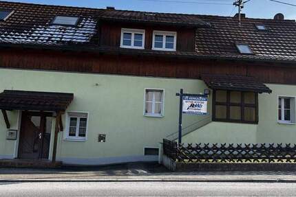 Schönes 2 Familienhaus mit Potential auf großem Grundstück mit tollem Garten und Doppelgarage - frei 7 zimmer