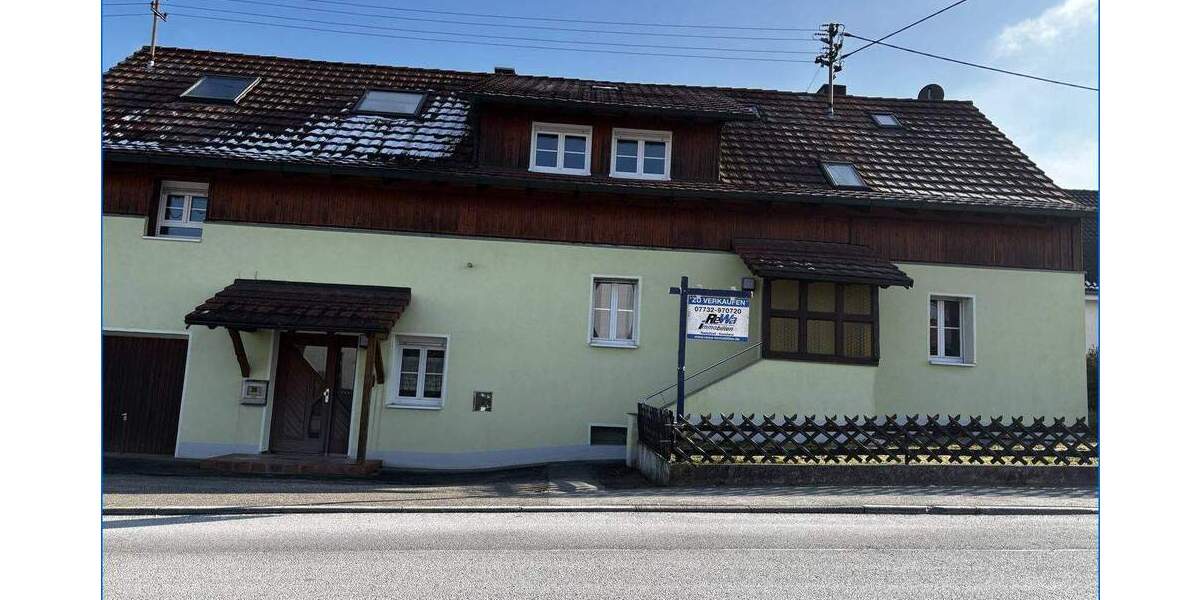 Schönes 2 Familienhaus mit Potential auf großem Grundstück mit tollem Garten und Doppelgarage - frei 7 zimmer