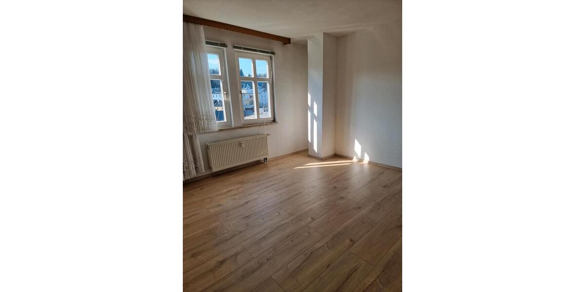 Etagenwohnung Bad Lobenstein - 2 Zimmer, 71 m&sup2;, 430&euro; | Angebot:25352756