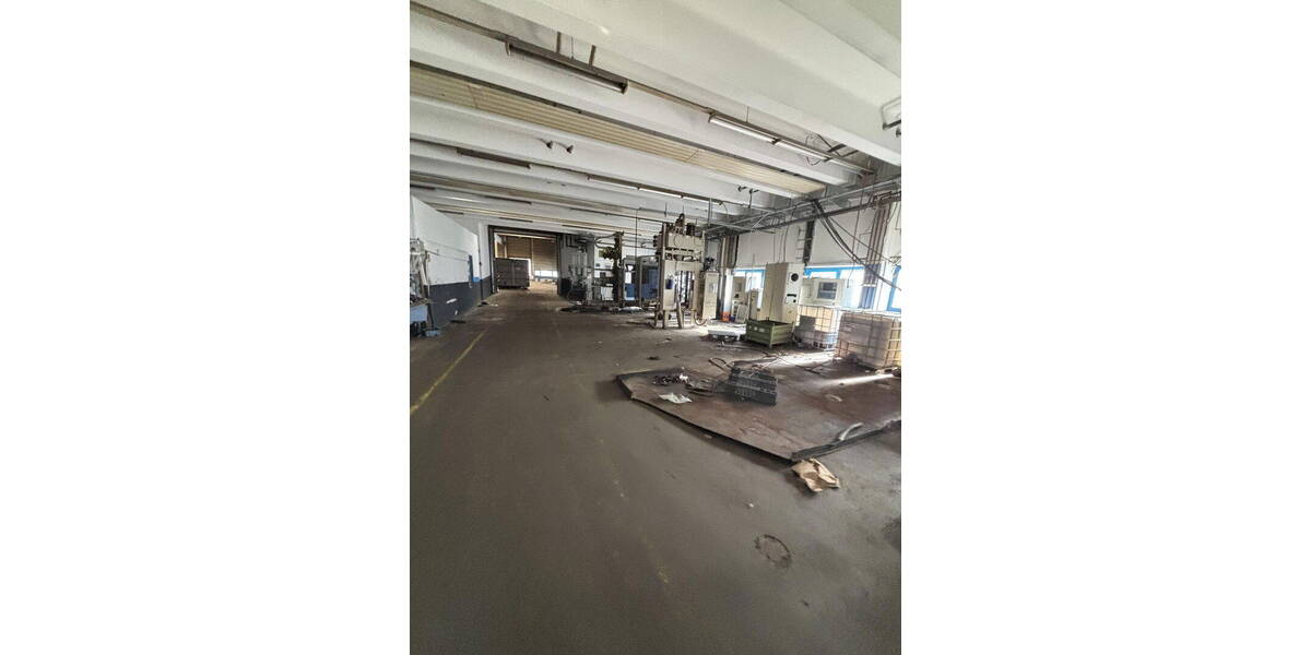 Ehemalige -Fabrik -Produktions- oder Entwicklungsobjekt an der B229 in Lüdenscheid zimmer