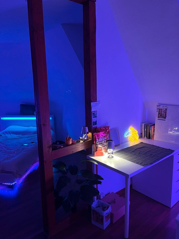 Schönes, großes Zimmer in WG in Stuttgart Ost