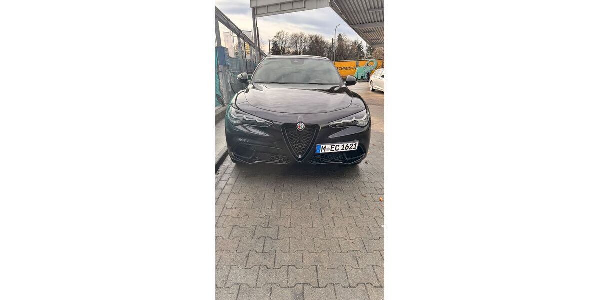 Alfa Romeo Stelvio 38.000 km 46.990 &euro; München 80809