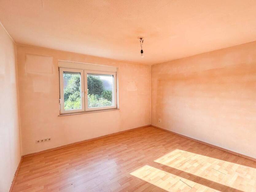 Einmalige Gelegenheit: Zweifamilienhaus mit Garten und Garage in Übach-Palenberg