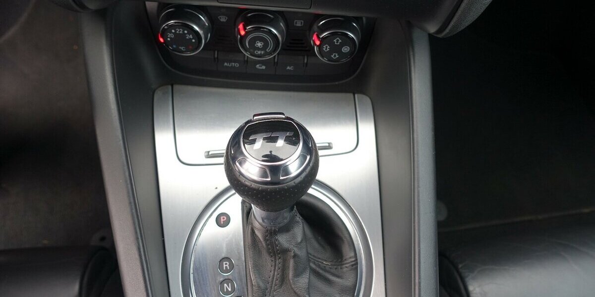 Audi TT 2.0 TFSI Roadster Navi+ Bi-Xenon el. Windschott 179.800 km 8.950 &euro; Neumarkt/OPf 92318