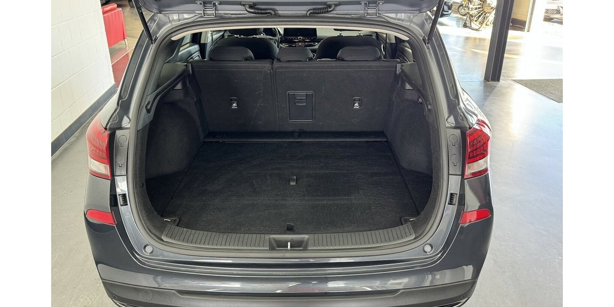 Hyundai i30 Kombi 1.6 T-GDI DCT CarPlay DAB CAM 48.794 km 17.890 &euro; Lich 35423