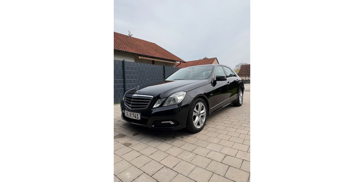 Mercedes-Benz E 220 295.941 km 9.200 &euro; Rain 94369