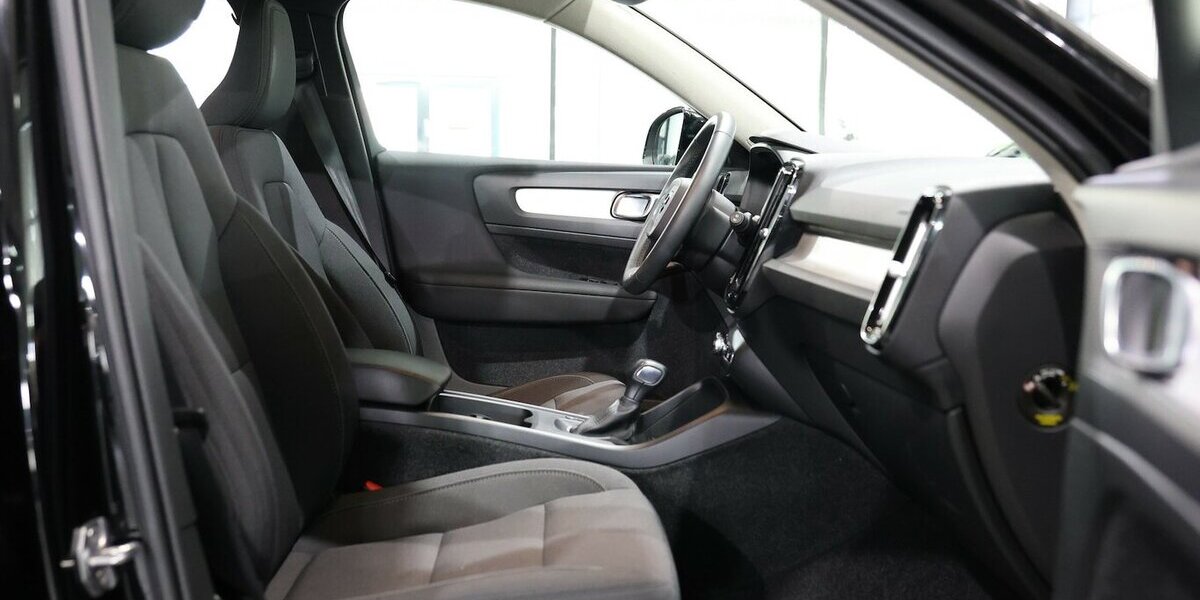 Volvo XC40 T3 MOMENTUM-PRO VIRTUAL-COCKPIT, MATRIX-LED 74.000 km 23.444 &euro; Hamm 59077