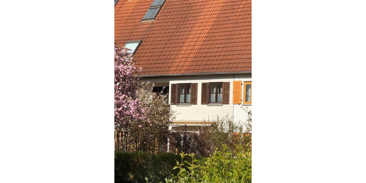 Reihenhaus Dinkelsbühl - 6 Zimmer, 140 m&sup2;, 1.350&euro; | Angebot:26300242