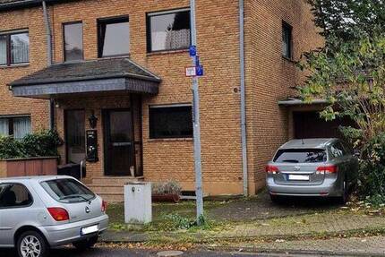 Schönes vermietetes 2-Familienhaus mit 2 Garagen in ruhiger Anliegerstraße in Hürth-Fischenich 6 zimmer