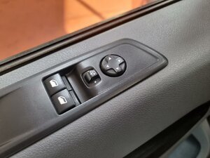 Opel Vivaro -e Edition AHK NAVI APPLE CARPLAY ANDROID A 64.279 km 16.450 &euro; HAAN 42781