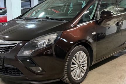 Opel Zafira 142.489 km 8.490 &euro; München 81677