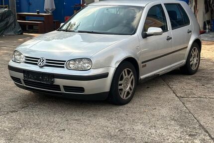 VW Golf 358.103 km 1.349 € Karlsruhe 76185