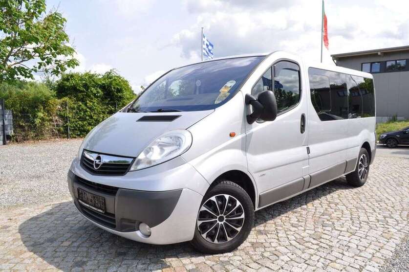 Opel Vivaro 277.000 km 6.980 € Ahrensboek 23623