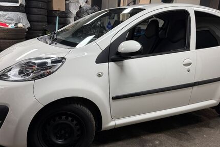 Peugeot 107 107.600 km 6.099 &euro; NEU ISENBURG 63263