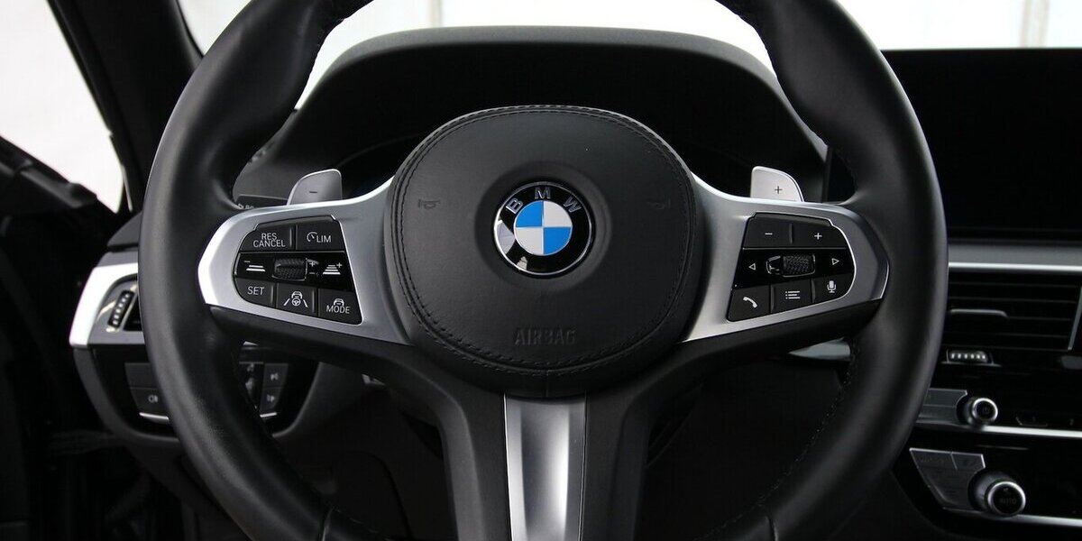 BMW 530d Touring xDrive M Sport AHK+PANO+HEAD-UP 96.048 km 35.500 &euro; Hagenow 19230