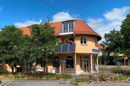 Mehrfamilienhaus mit 4 Wohnungen + 2 Gewerbeeinheiten