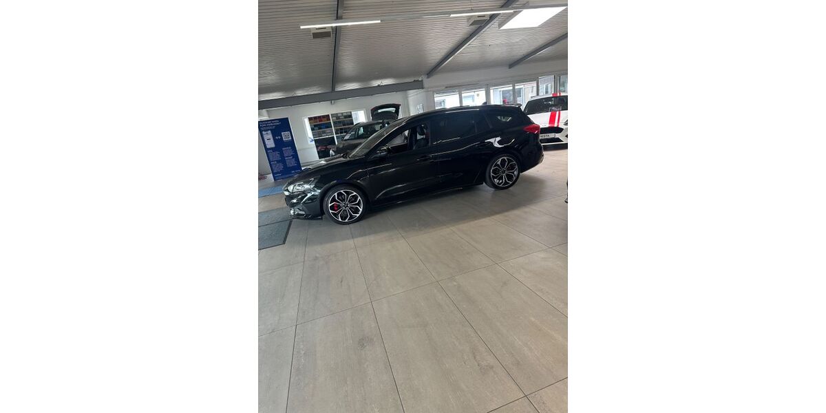 Ford Focus 83.000 km 19.700 &euro; Oldenburg 26125