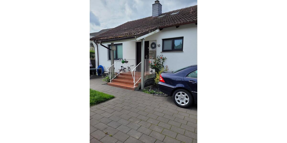 hübsche Dachgeschosswohnung in ruhiger Sackgassenendlage 2 zimmer