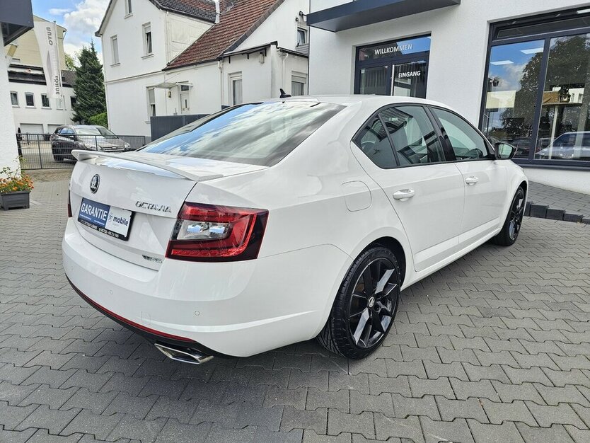 Skoda Octavia 2.0 TDI RS SPORTPAKET LEDER NAVI LED 118.200 km 20.990 € Löhne 32584