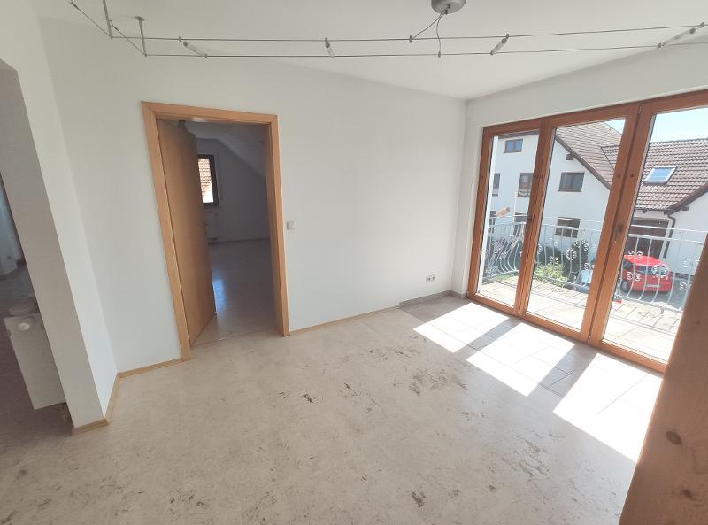 3 Zi. Wohnung im DG (1.OG) mit Balkon und Carport - Etagenwohnung Pommersfelden | Angebot:23903906