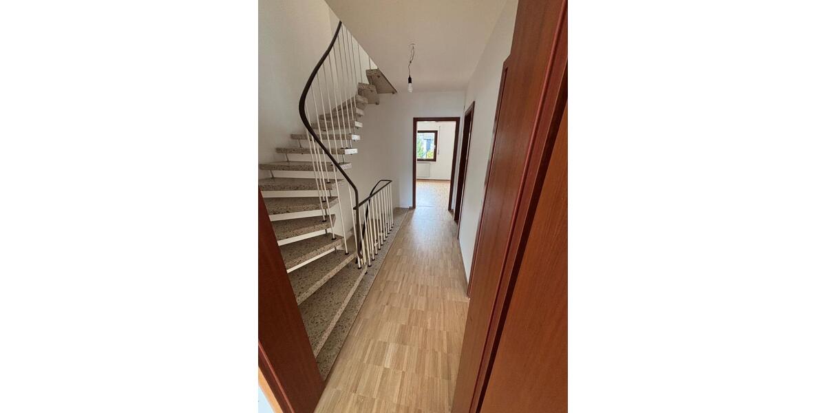 Reihenhaus Nürnberg Holzheim - 6 Zimmer, 120 m&sup2;, 1.600&euro; | Angebot:26048184