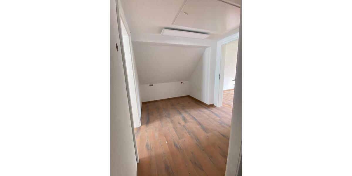 Dachgeschosswohnung ca 48 m2 mit Einbauküche 2 zimmer