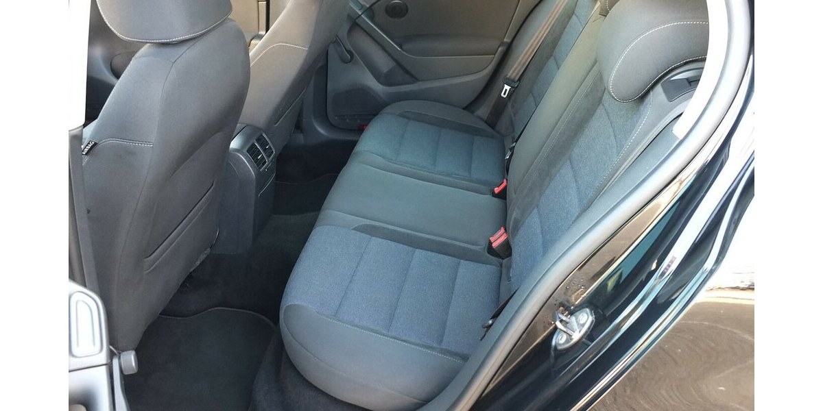 VW Golf STYLE TIPTRONIC KLIMAAUT 5-TÜRIG PARKPILOT 146.255 km 8.408 &euro; Köln 50858