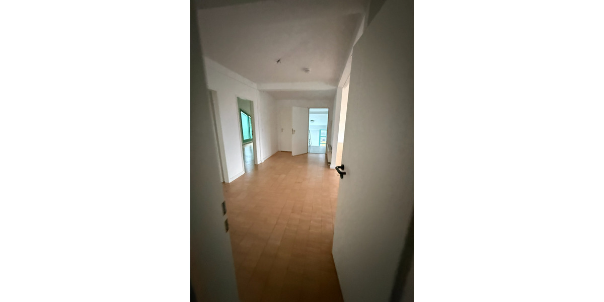 Etagenwohnung Hofheim am Taunus - 3 Zimmer, 120 m&sup2;, 1.200&euro; | Angebot:25544452