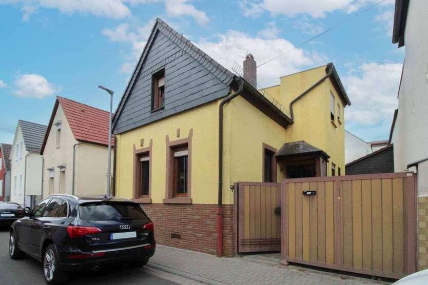 Haus zum Kaufen in Ludwigshafen 320.000 € 200 m²