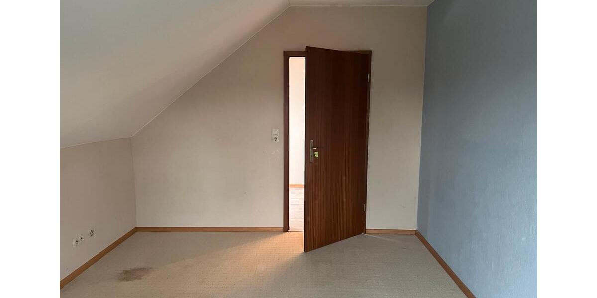 Dachgeschoßwohnung Struxdorf - 3 Zimmer, 74 m&sup2;, 820&euro; | Angebot:26050951