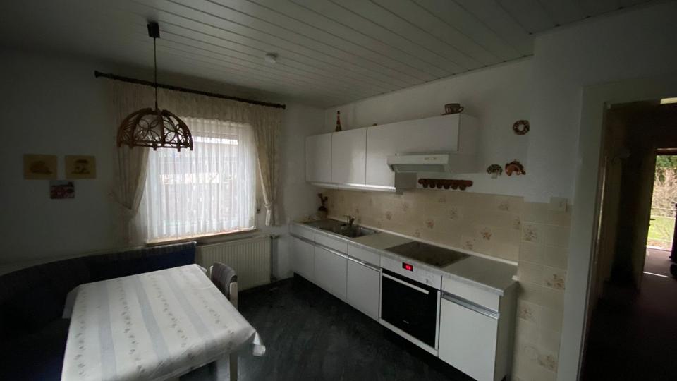 Einfamilienhaus mit Garten + Garage 575m^2 ZU VERMIETEN! 5 zimmer