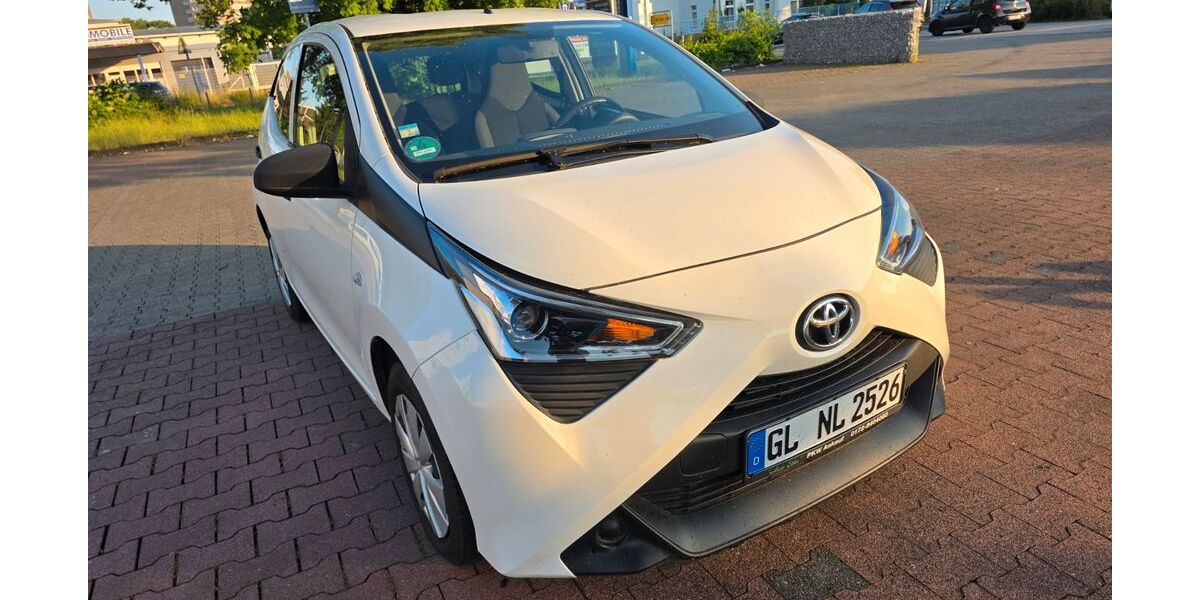 Toyota Aygo (X) 106.000 km 6.250 &euro; Bergisch Gladbach 51429