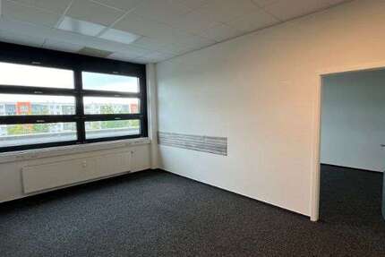 Büro in Schwerin 1.015 € 135.3 m²