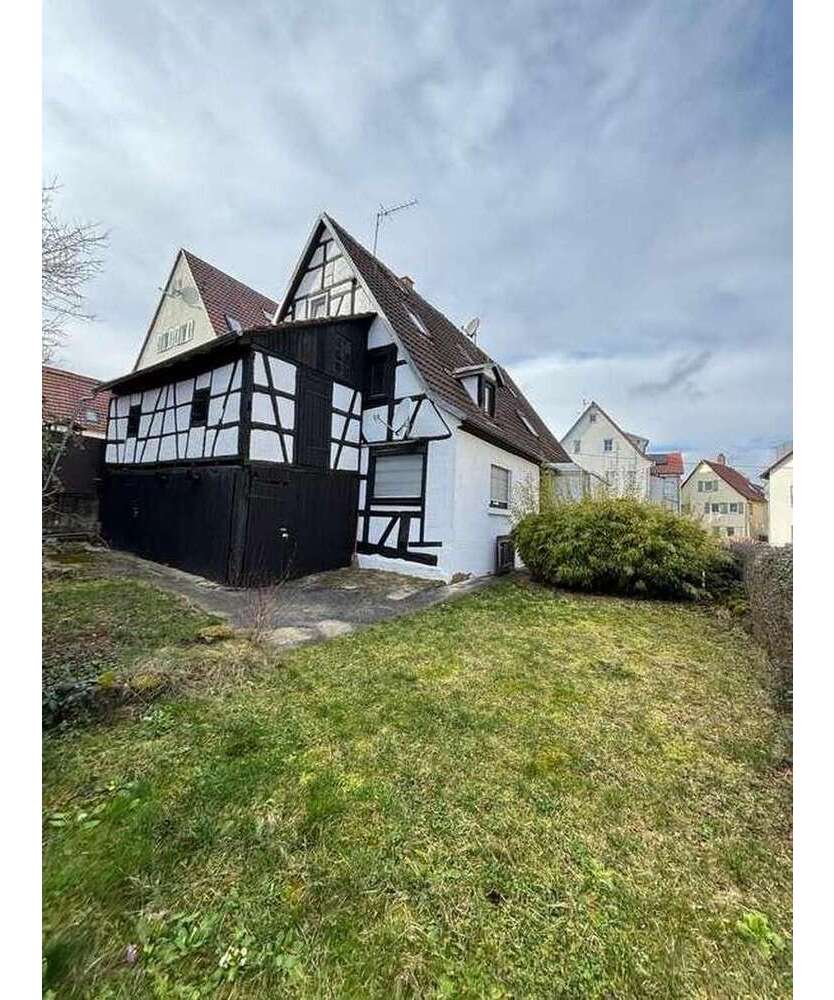 Haus zum Kaufen in Stuttgart 798.000 € 220 m²