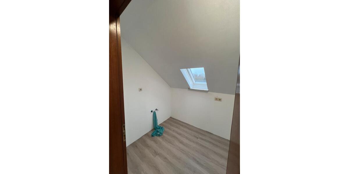 Dachgeschoßwohnung Dörentrup - 2.5 Zimmer, 68 m&sup2;, 400&euro; | Angebot:26391611