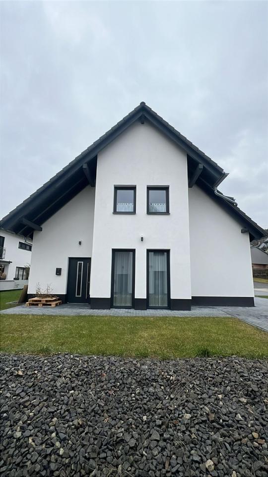 Exklusive Neubau-Doppelhaushälfte in Hofstetten (Gemünden am Main) – Modernes Wohnen in traumhafter Lage!