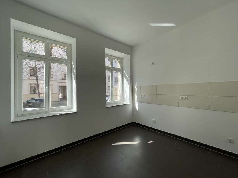 mit 360° Rundgang! Sanierte 2 Zimmer mit Balkon + großer Küche am Brühl!