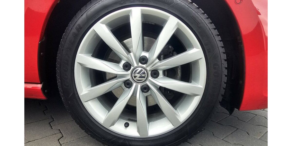 VW Golf Sportsvan 1.5 TSI Highline NAVI LED AHK ACC 128.150 km 15.990 &euro; Löhne 32584