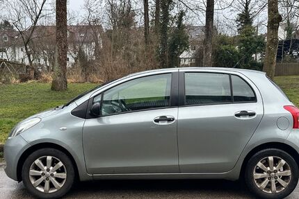 Toyota Yaris 193.594 km 2.500 &euro; Gauting 82131