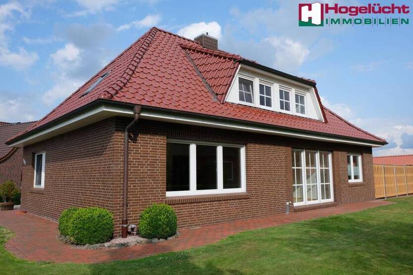 Direkt am Fehnkanal! Ein super gepflegtes Einfamilienhaus im Bungalowstil mit einer sehr großen Doppelgarage
