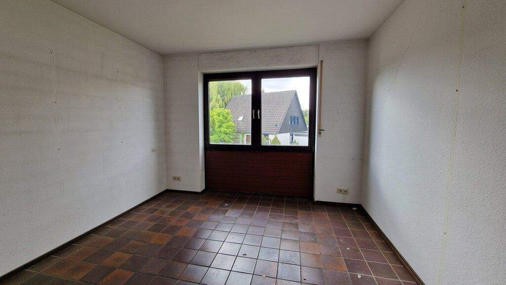 Großes, modernisierungsbedürftiges Einfamilienhaus mit 5 Schlafzimmern und drei Bädern in Richterich 7 zimmer