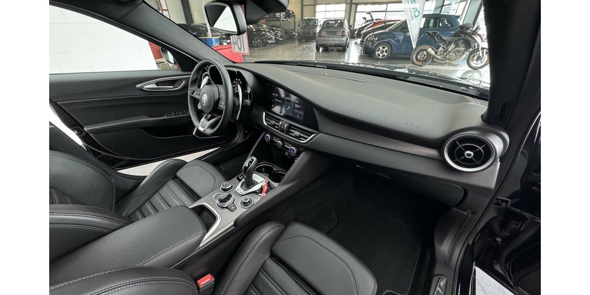 Alfa Romeo Giulia 2.0 Turbo Veloce Q4 1.Hand Carplay Xenon 26.400 km 32.220 &euro; Lich 35423