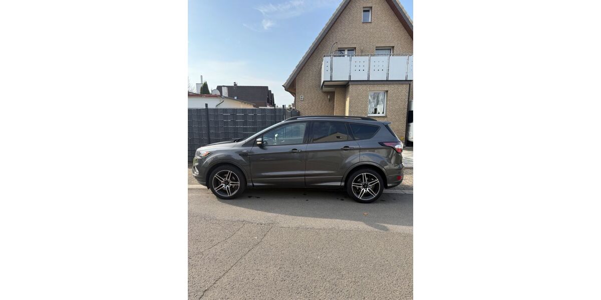 Ford Kuga 123.000 km 14.500 &euro; Löhne 32584