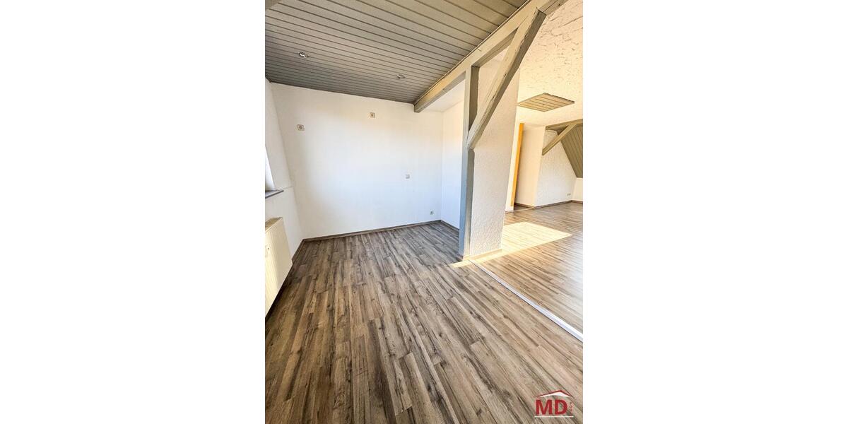 Dachgeschoßwohnung Oelsnitz (Erzgebirge) - 5 Zimmer, 95 m&sup2;, 550&euro; | Angebot:26152231
