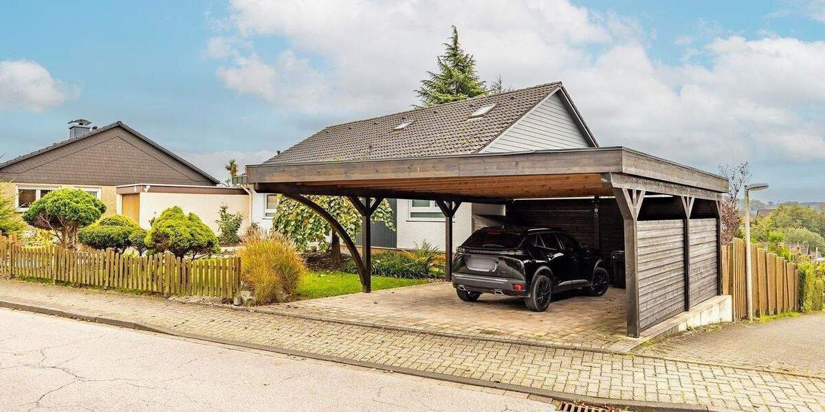 Einfamilienhaus mit Einlieger, Garage, Doppel-Carport und schönem Garten 7 zimmer