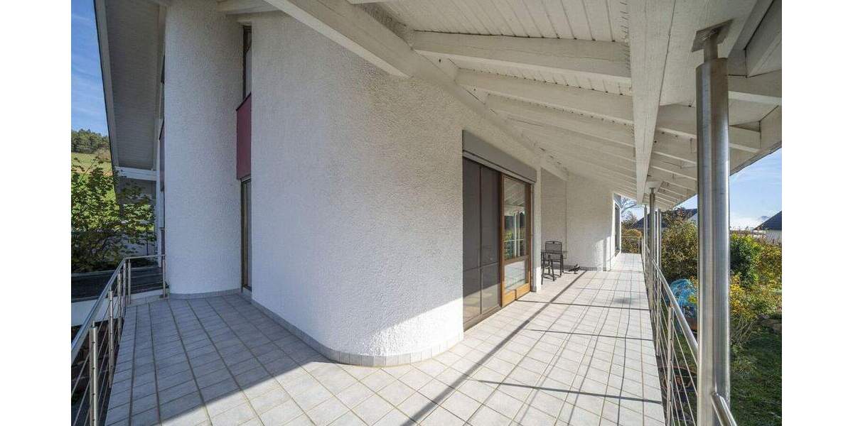 Einfamilienhaus Tengen - 8 Zimmer, 231 m&sup2;, 595.000&euro; | Angebot:25690110