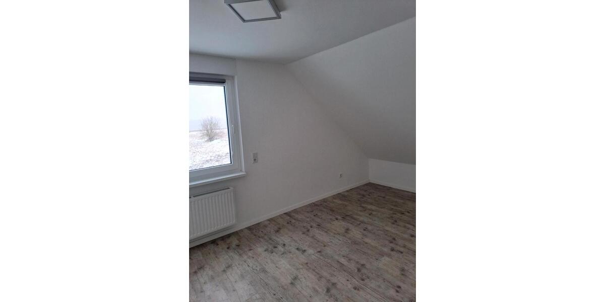 DG- Wohnung 900€ Kaltmiete... 3 zimmer